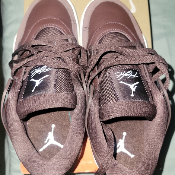 Jordan Women's Size 7 Sneakers - Picture 5 of 8